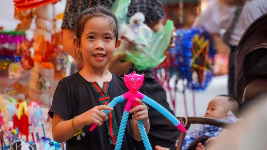 Hang Ma street gearing up for Mid-Autumn festival